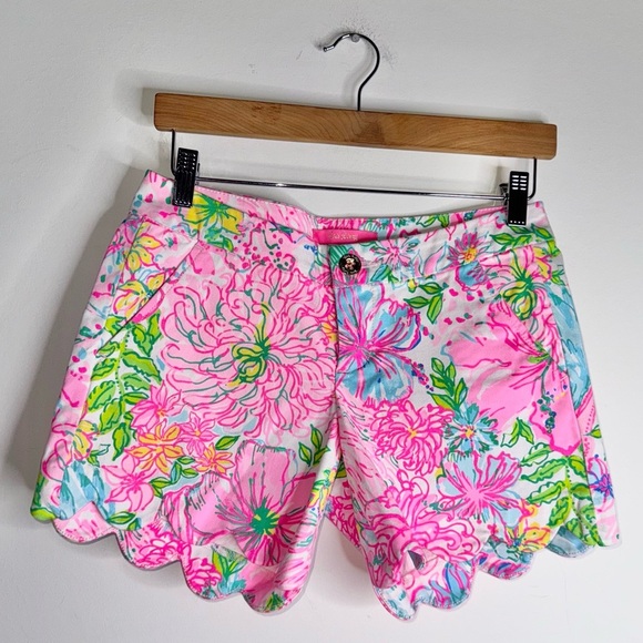 Lilly Pulitzer Pants - Lilly Pulitzer Jaquard Seersucker Scallop Hem Buttercup Shorts 5”